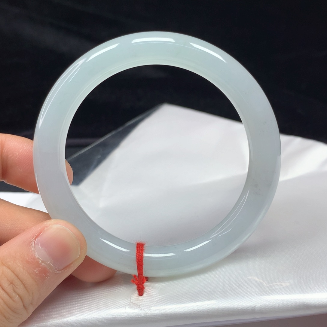 翡翠未镶嵌手镯（圆镯）56.5