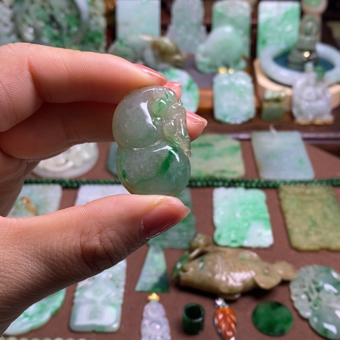 K***h翡翠未镶嵌颈饰111111111111111111