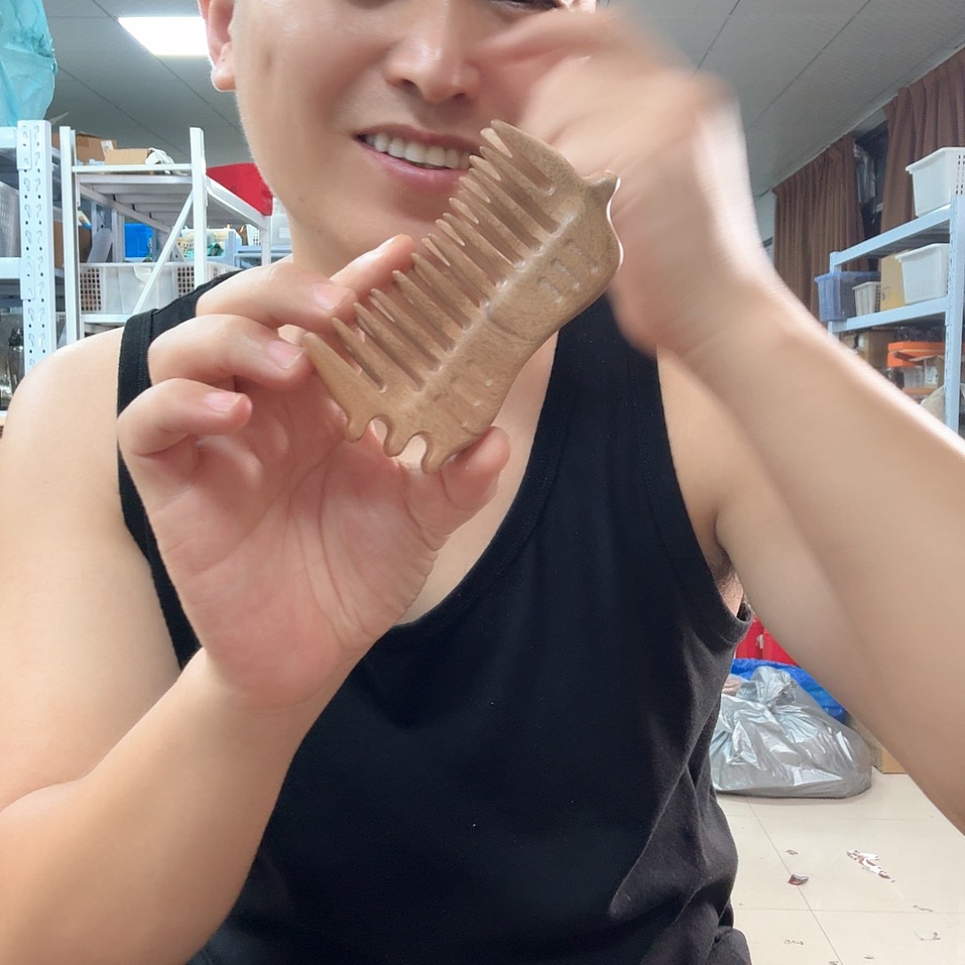 花梨木猪猪梳子瑕疵