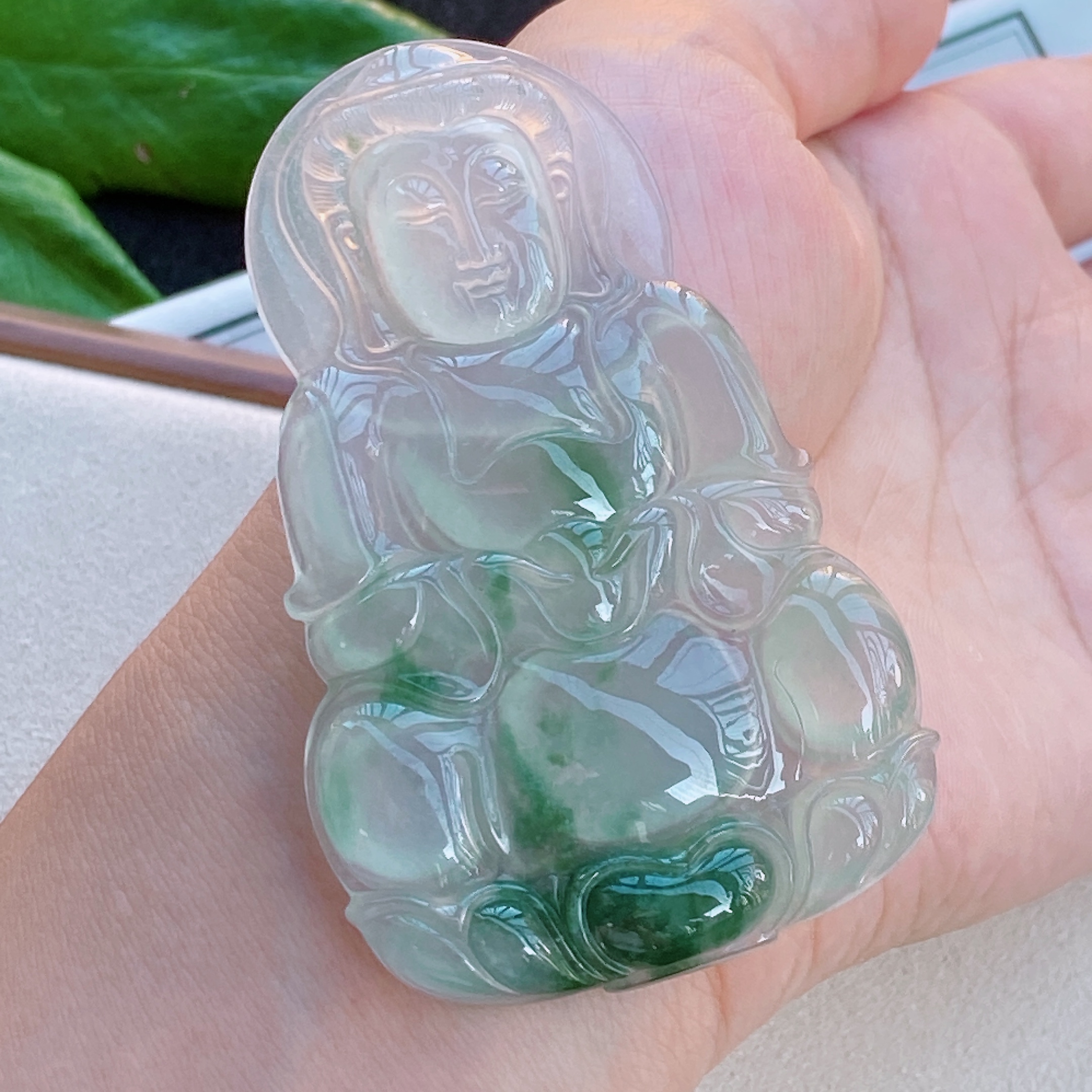 天然翡翠A货冰种大尺寸清爽冰透观音吊坠