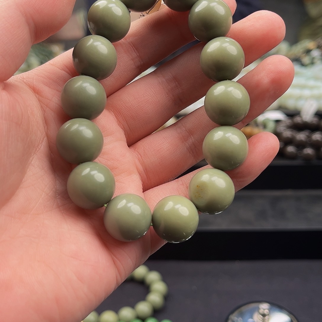 和田玉手串未镶嵌大**?