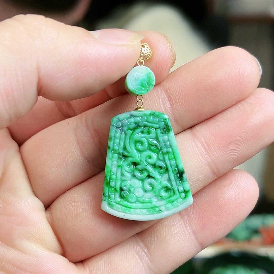 翡翠颈饰18K金镶嵌吊坠
