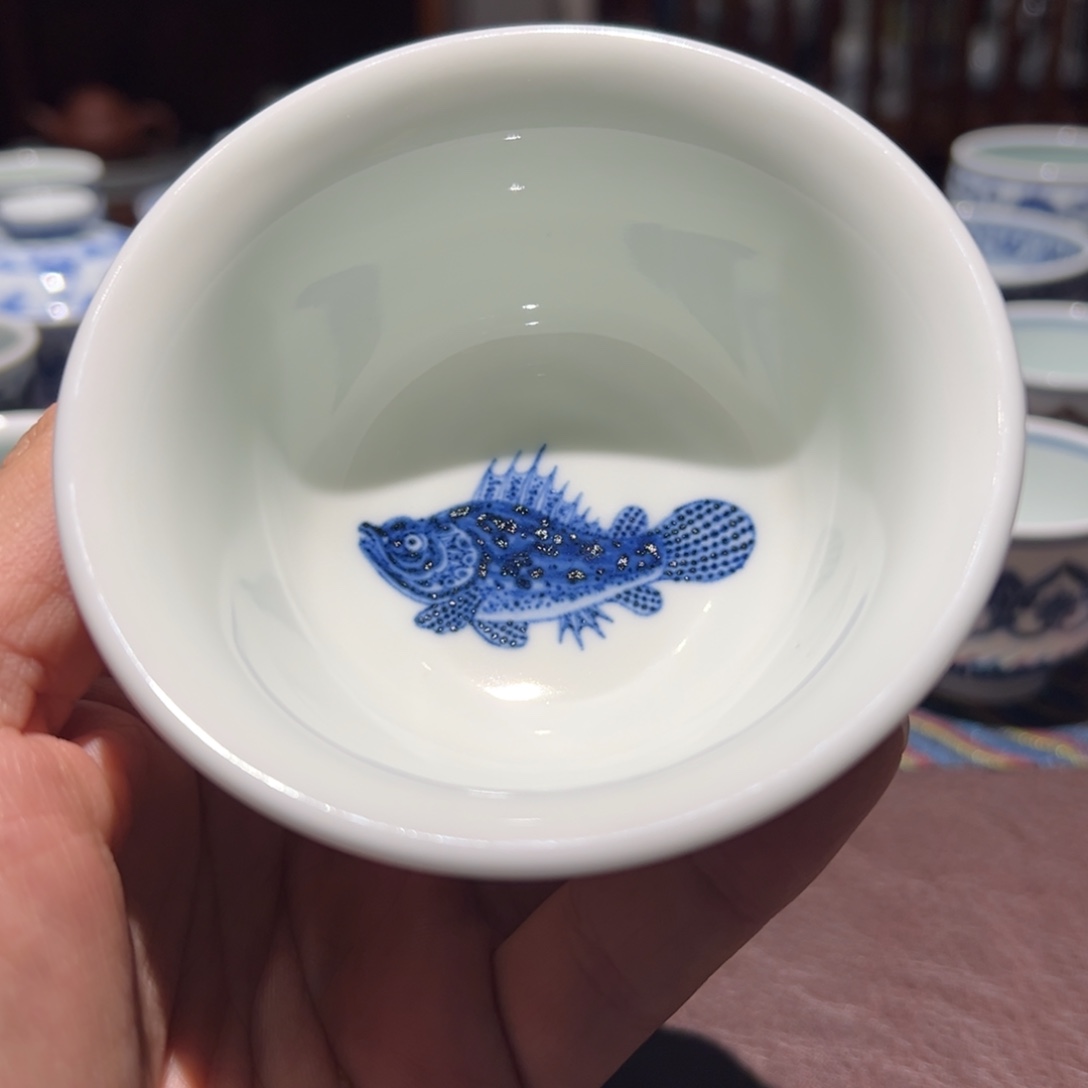 杯青花四面鳜鱼压手杯口径9.5厘米