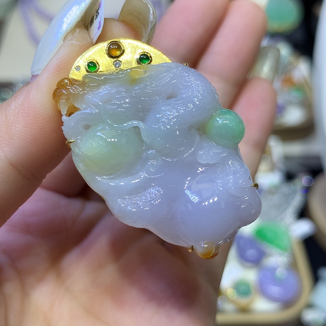 翡翠18K金镶嵌颈饰