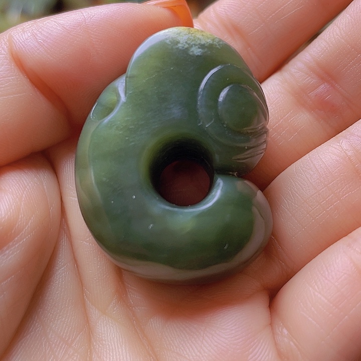 未镶嵌岫岩河磨玉（透闪石质玉）挂件