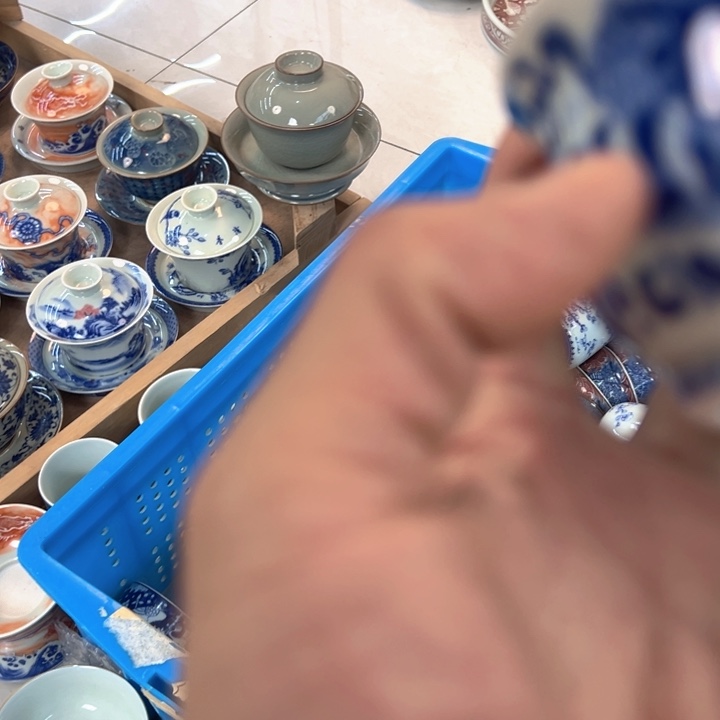可***块瓷片白青花狮子压手杯微