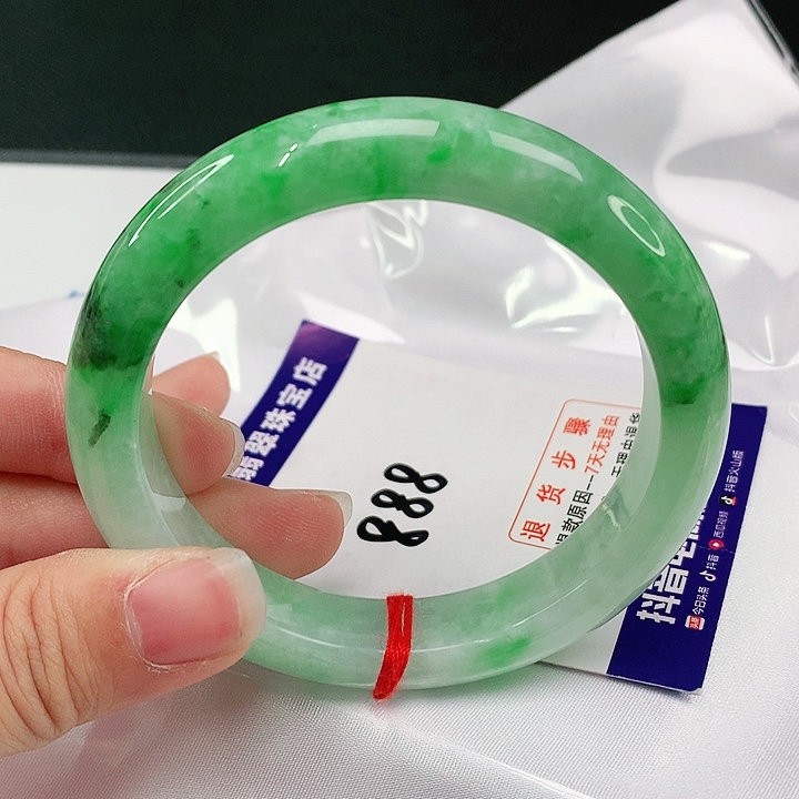 翡翠手镯未镶嵌翡翠