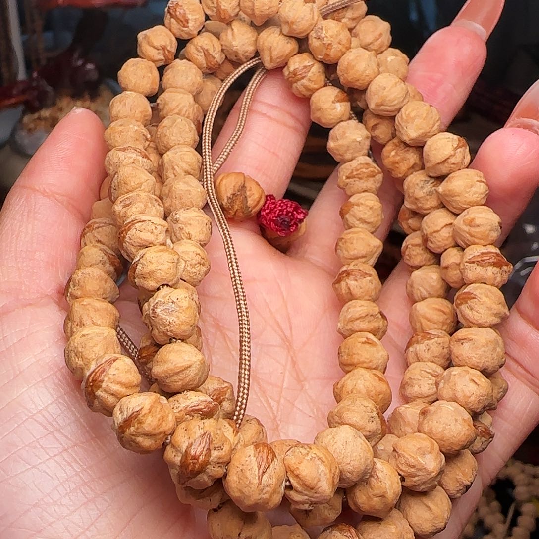 柏香籽/百香籽吊坠3*