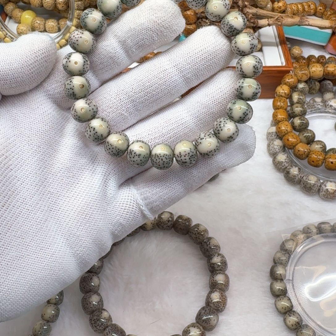 星月菩提吊坠咯****咯石玉料11*9