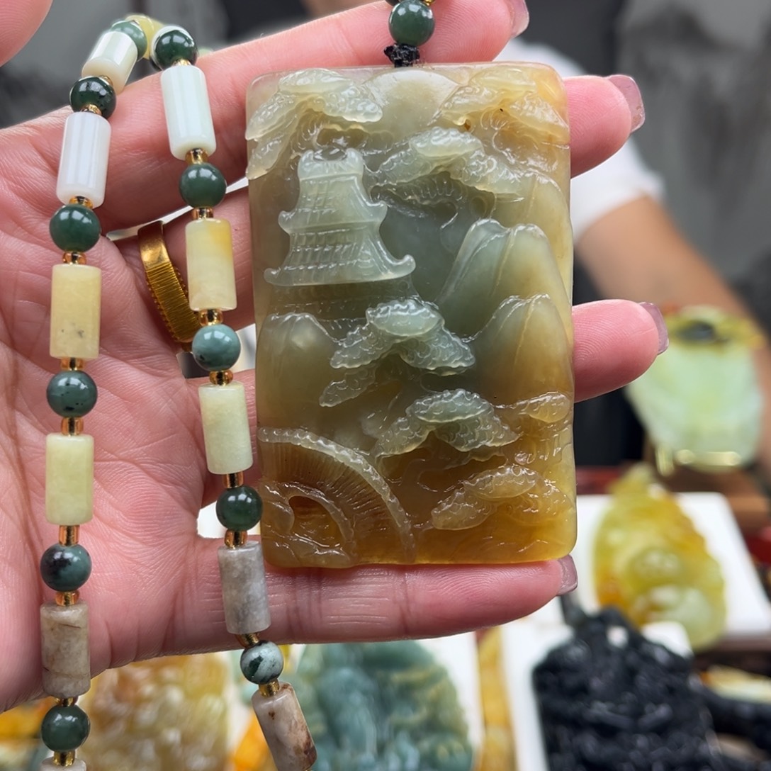 岫玉未镶嵌颈饰挂件