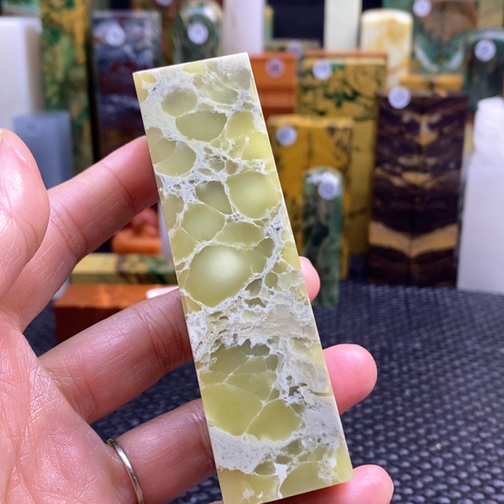 江西石小***杨青田石印章石