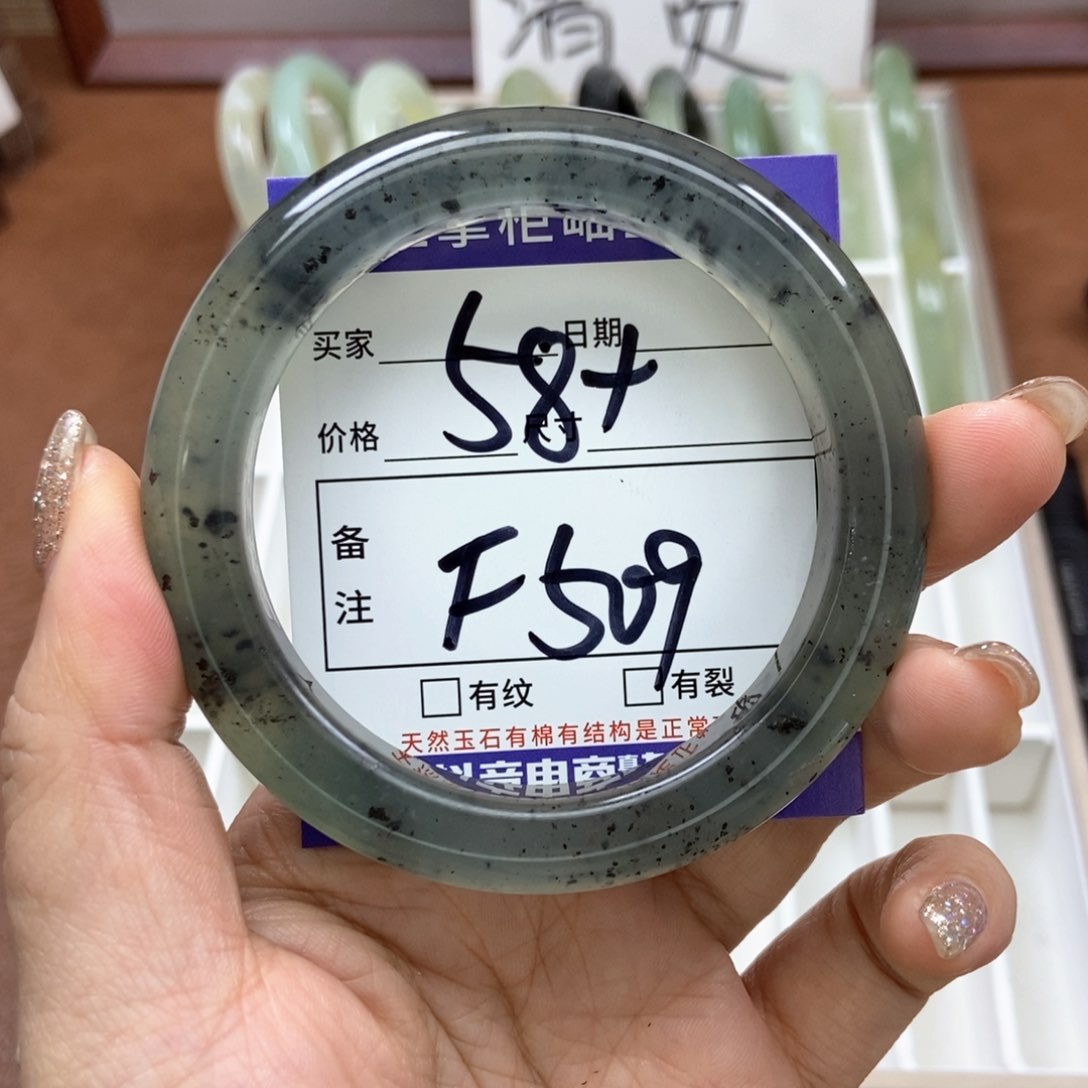 岫玉手镯手镯未镶嵌
