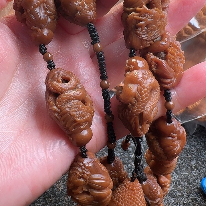 橄榄核吊坠橄榄玉华与龙罗汉