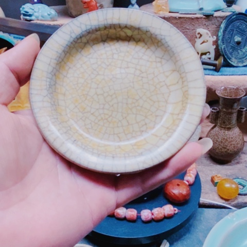 摆件瓷器和陶器中也存在很多种类有