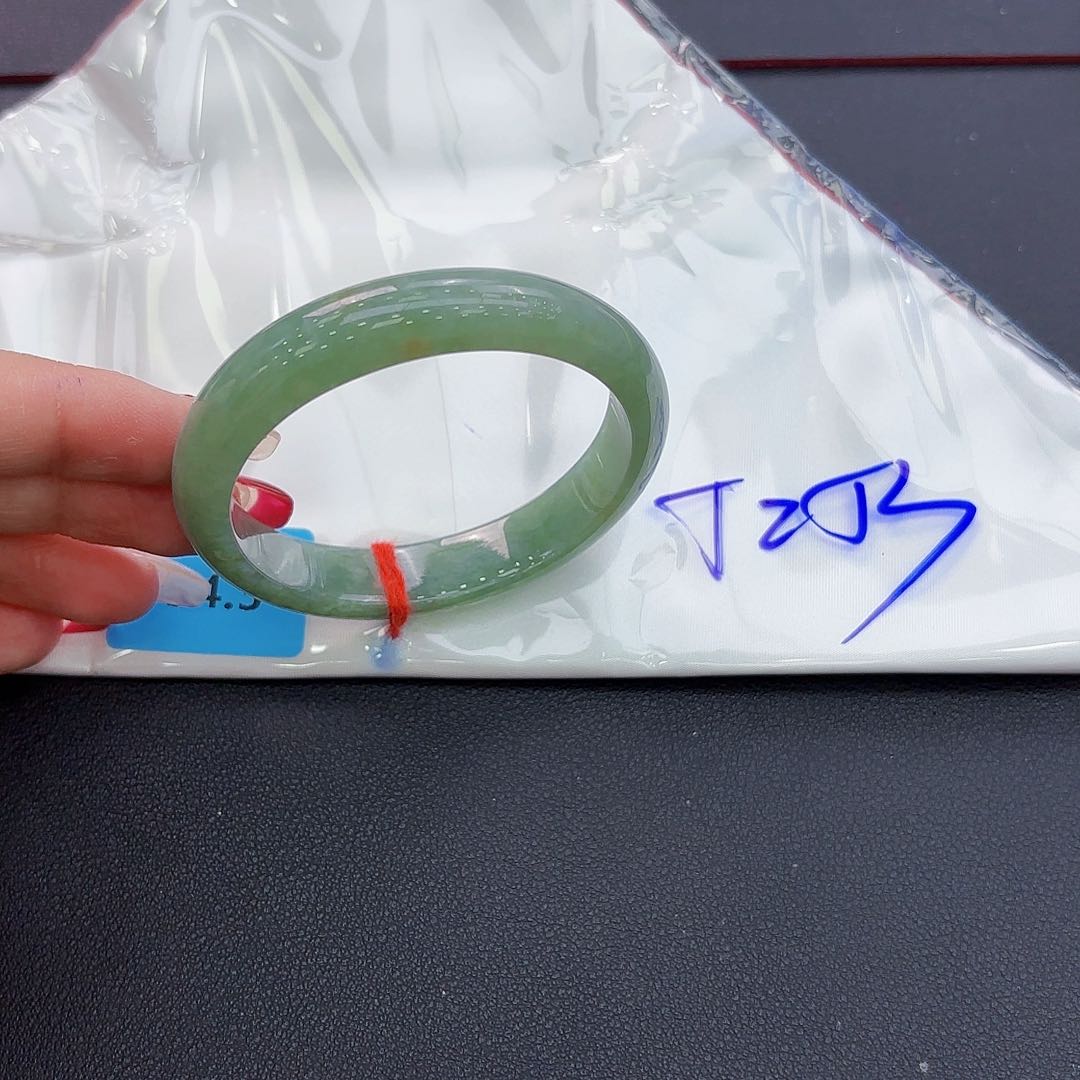 翡翠手镯未镶嵌手镯