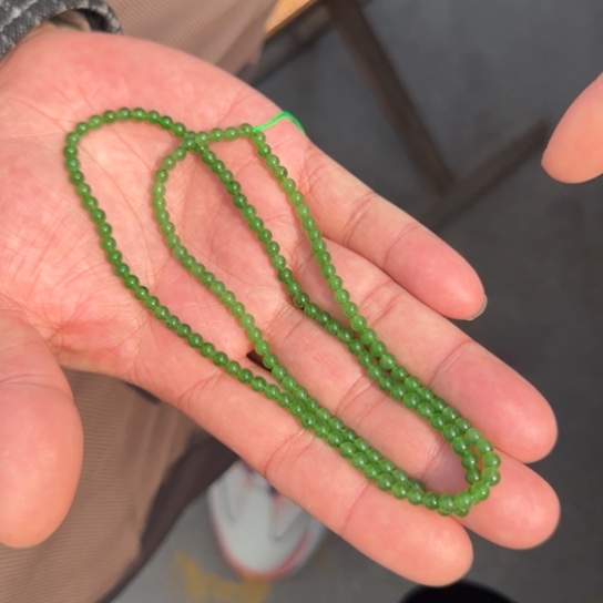 和田玉颈饰未镶嵌高冰俄罗斯冰正阳绿卡4，少点