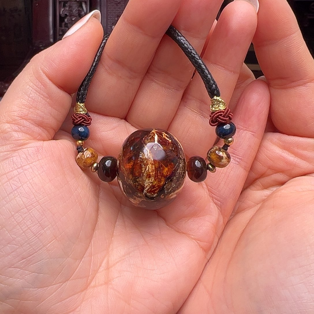 琥珀裸石未镶嵌海*浪抚顺琥珀30035-2。