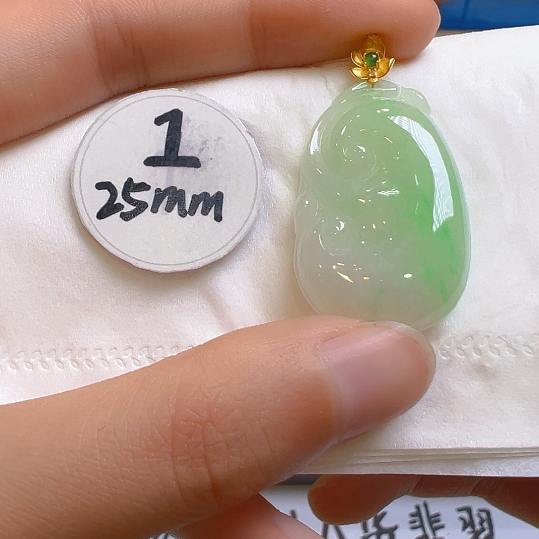 翡翠颈饰18K金镶嵌翡翠