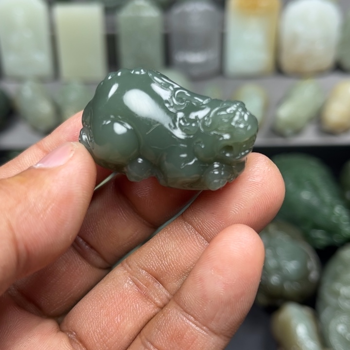 和田玉挂件未镶嵌昆****）