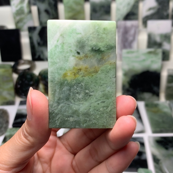 独山玉颈饰未镶嵌