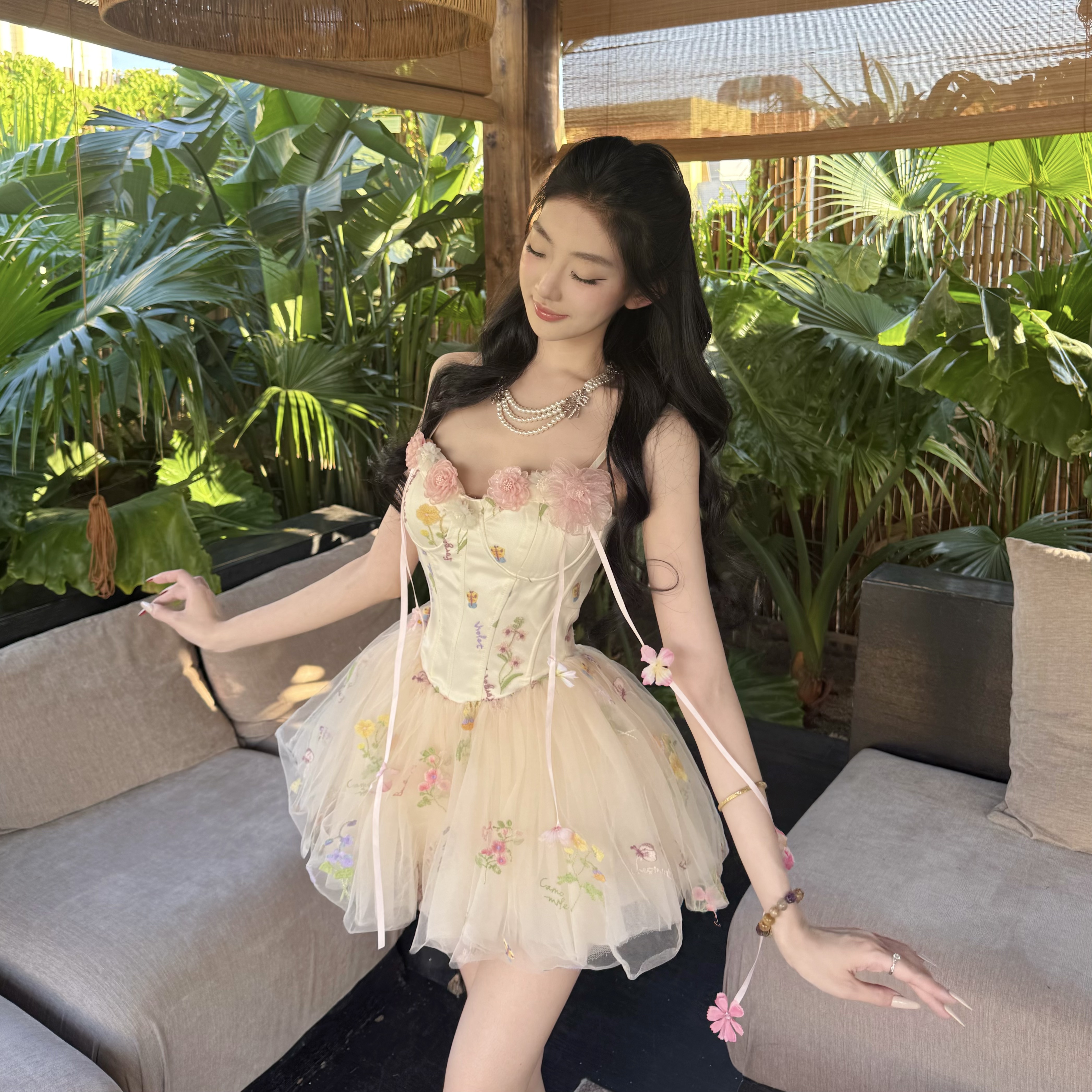 【半岛花落】新款甜美温柔风吊带碎花纱纱女款连衣裙（绣花位置随机）