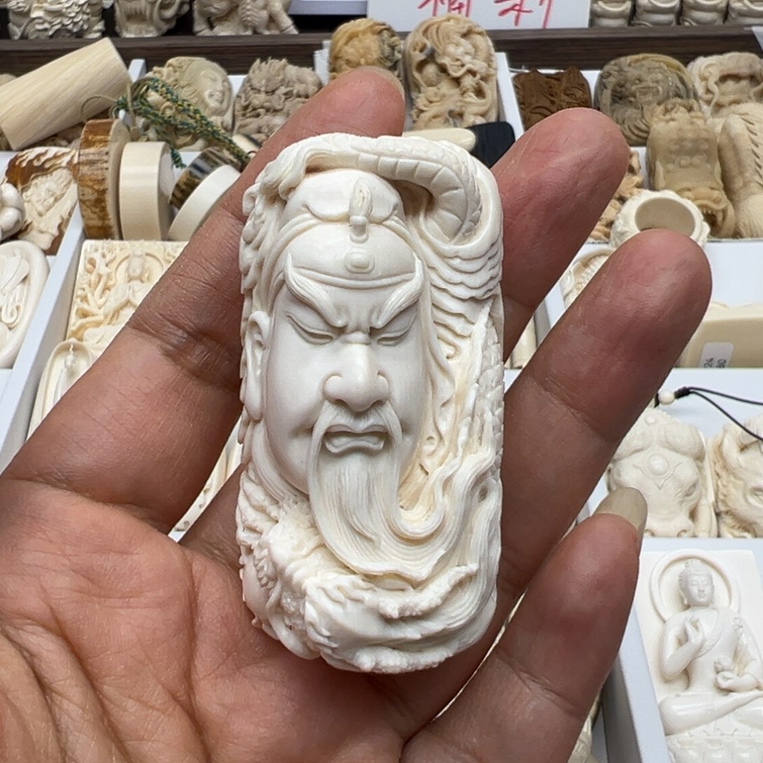 白玉菩提吊坠M****?猛犸