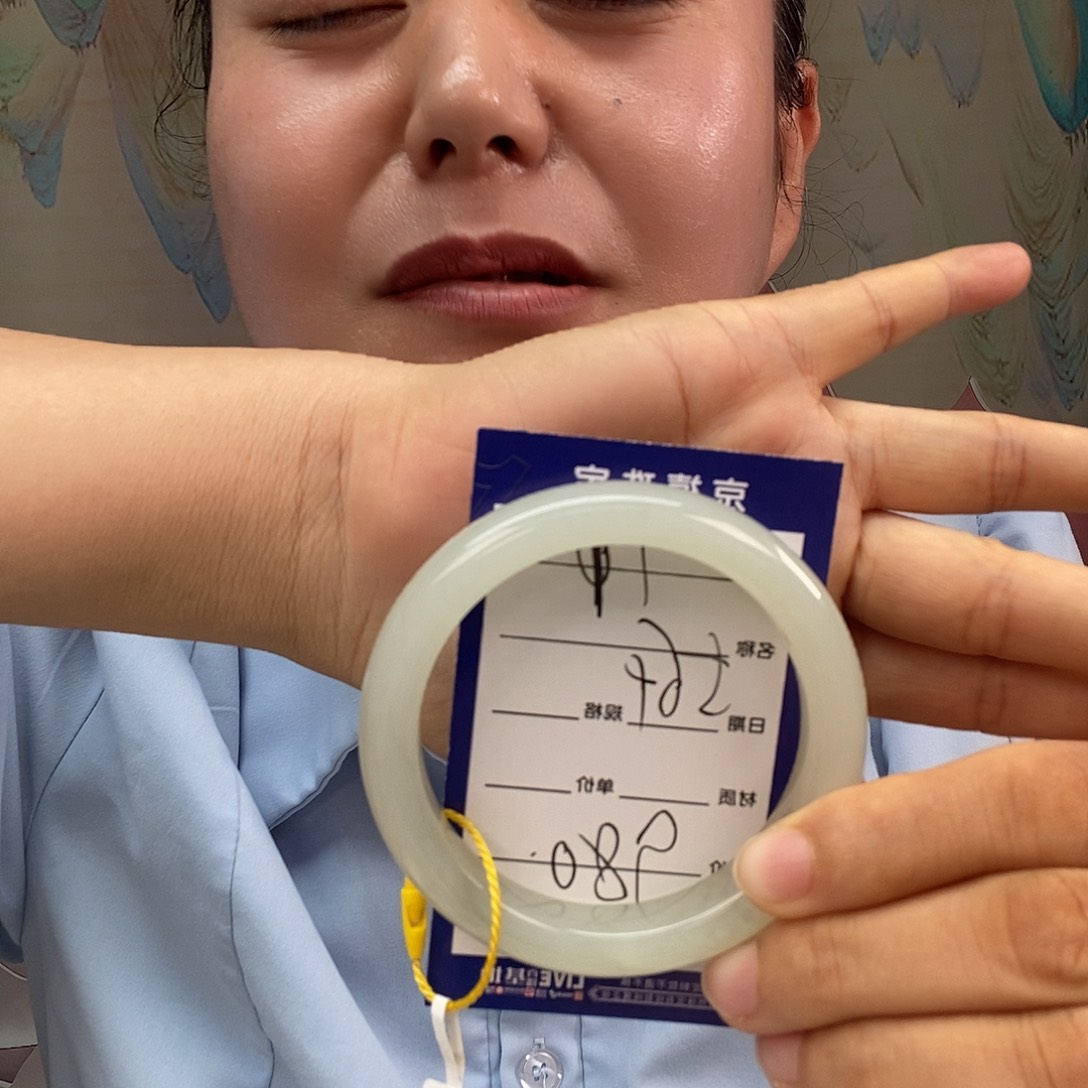 和田玉手镯未镶嵌海****?