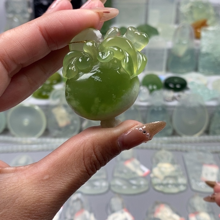 蛇纹石玉颈饰未镶嵌