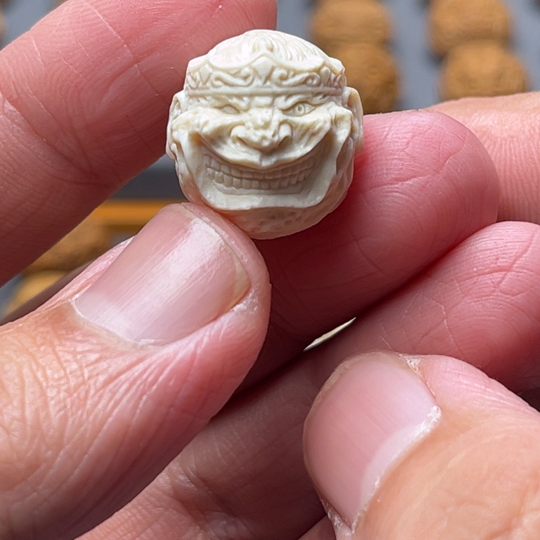 猴头核桃吊坠皇冠恶僧