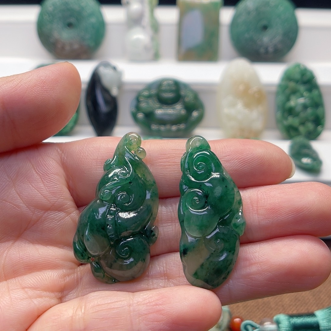 平***心独山玉未镶嵌颈饰