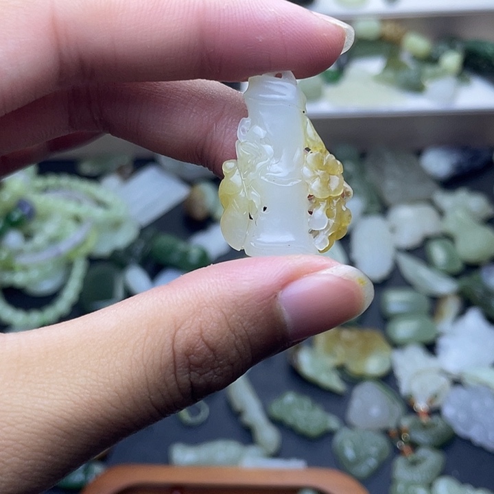 和田玉未镶嵌颈饰