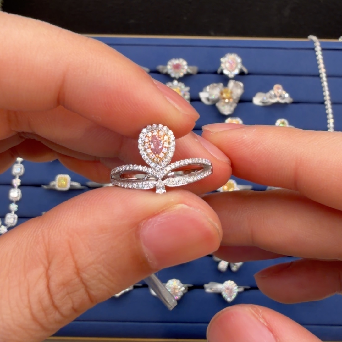 钻石戒指/指环18K金镶嵌粉钻戒指