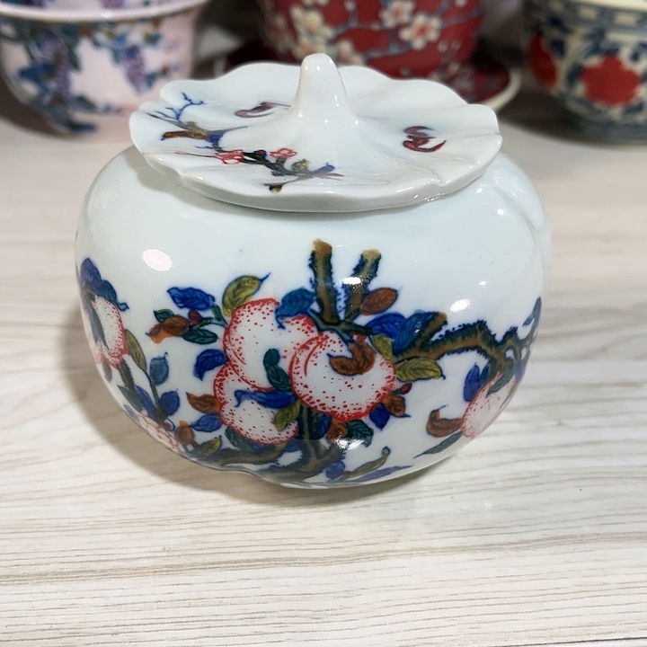 瓷片景德镇陶瓷茶叶罐。