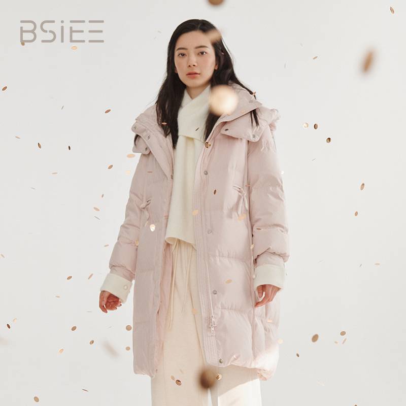 BSiEE本涩连帽长款羽绒服冬季新品舒适宽松白鸭绒外套女
