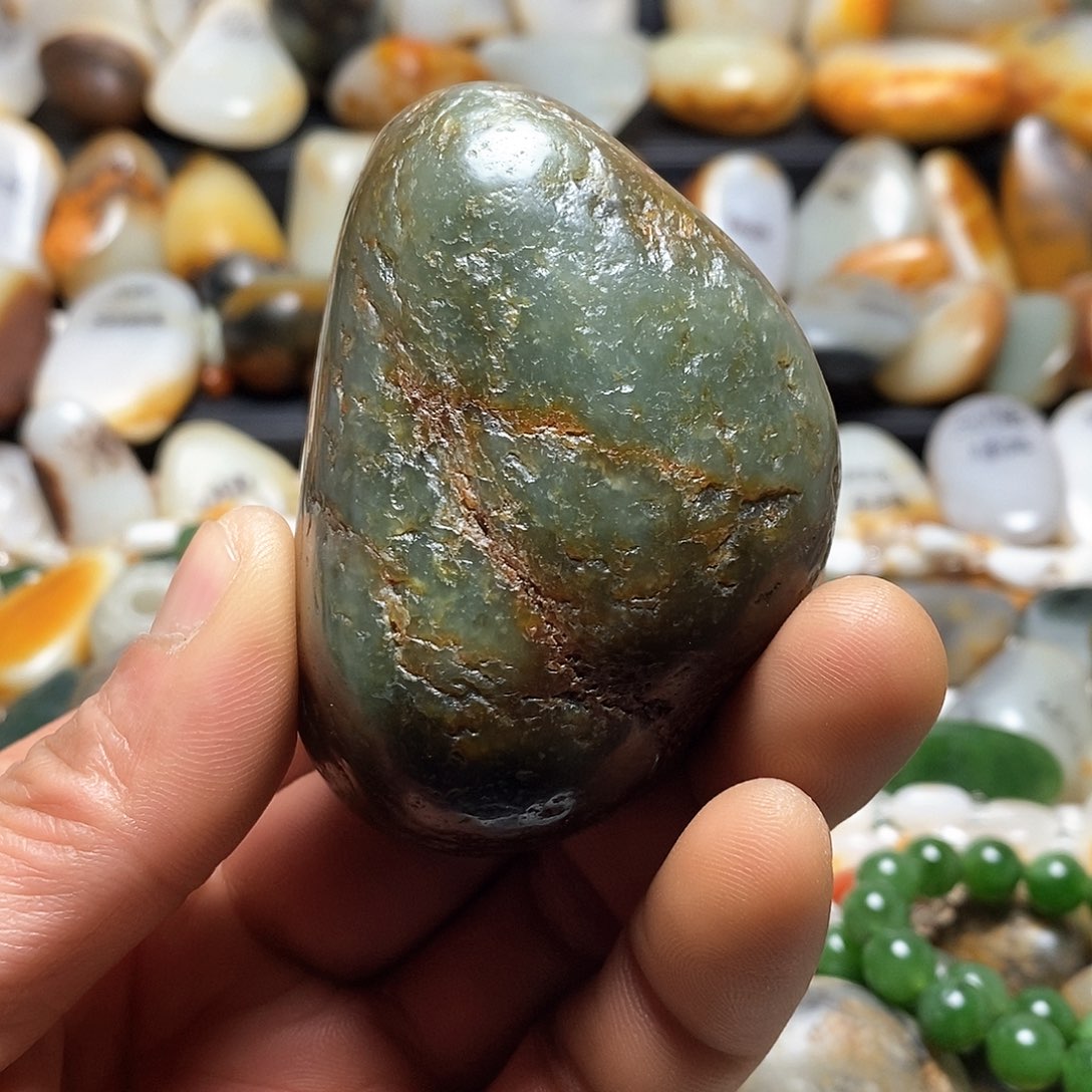 和田玉颈饰未镶嵌碧玉手把件