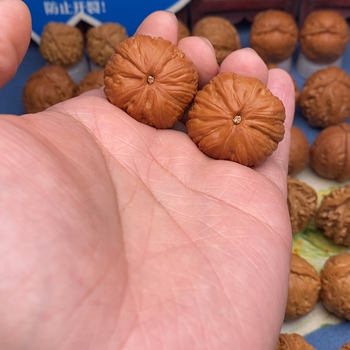 文玩核桃把件菊花底