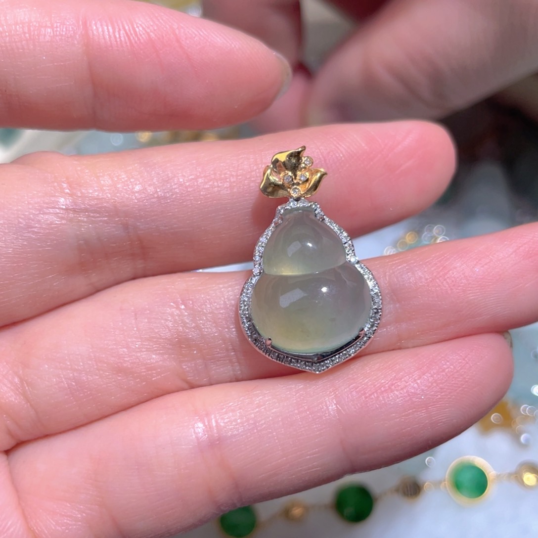 翡翠颈饰18K金镶嵌翡翠