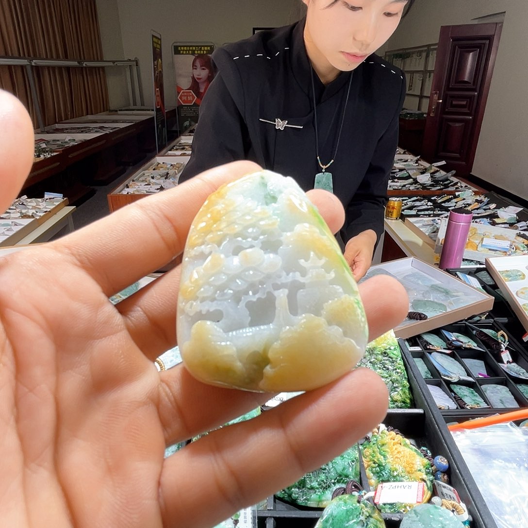 翡翠未镶嵌颈饰一