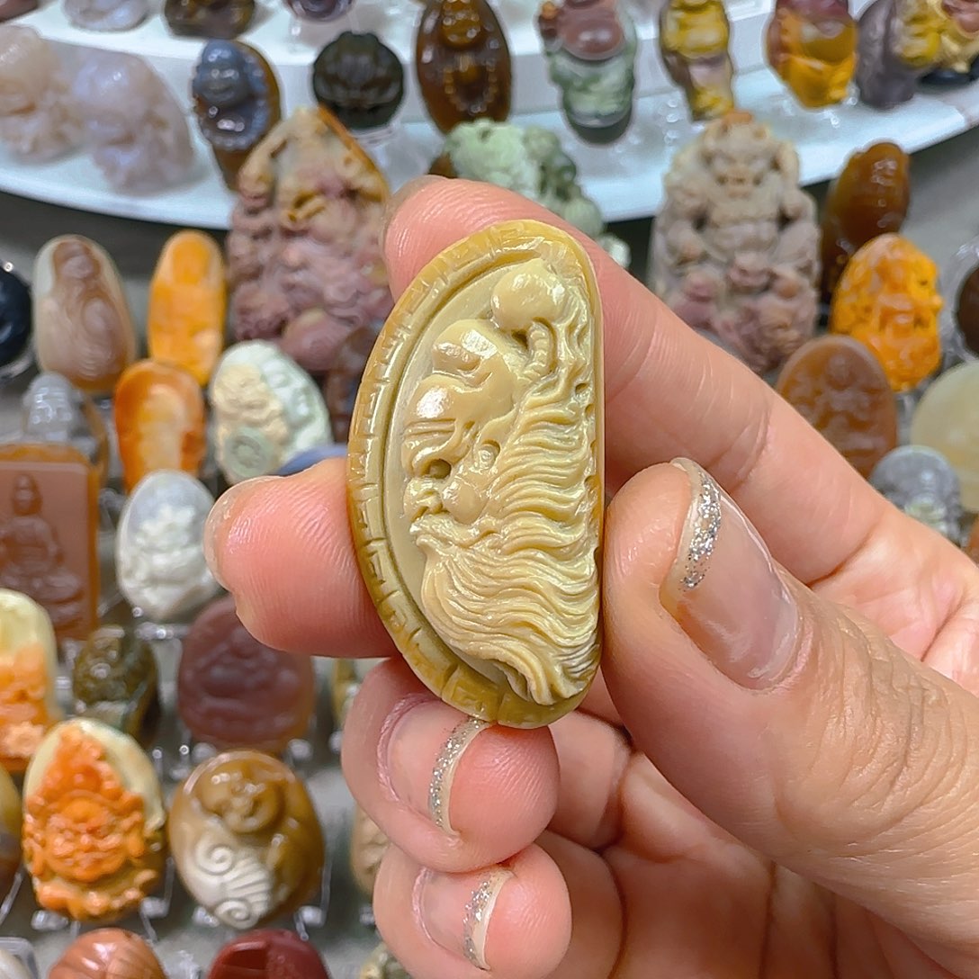 石英质玉吊坠未镶嵌天然阿拉善彩玉纯手工雕刻钟馗吊坠