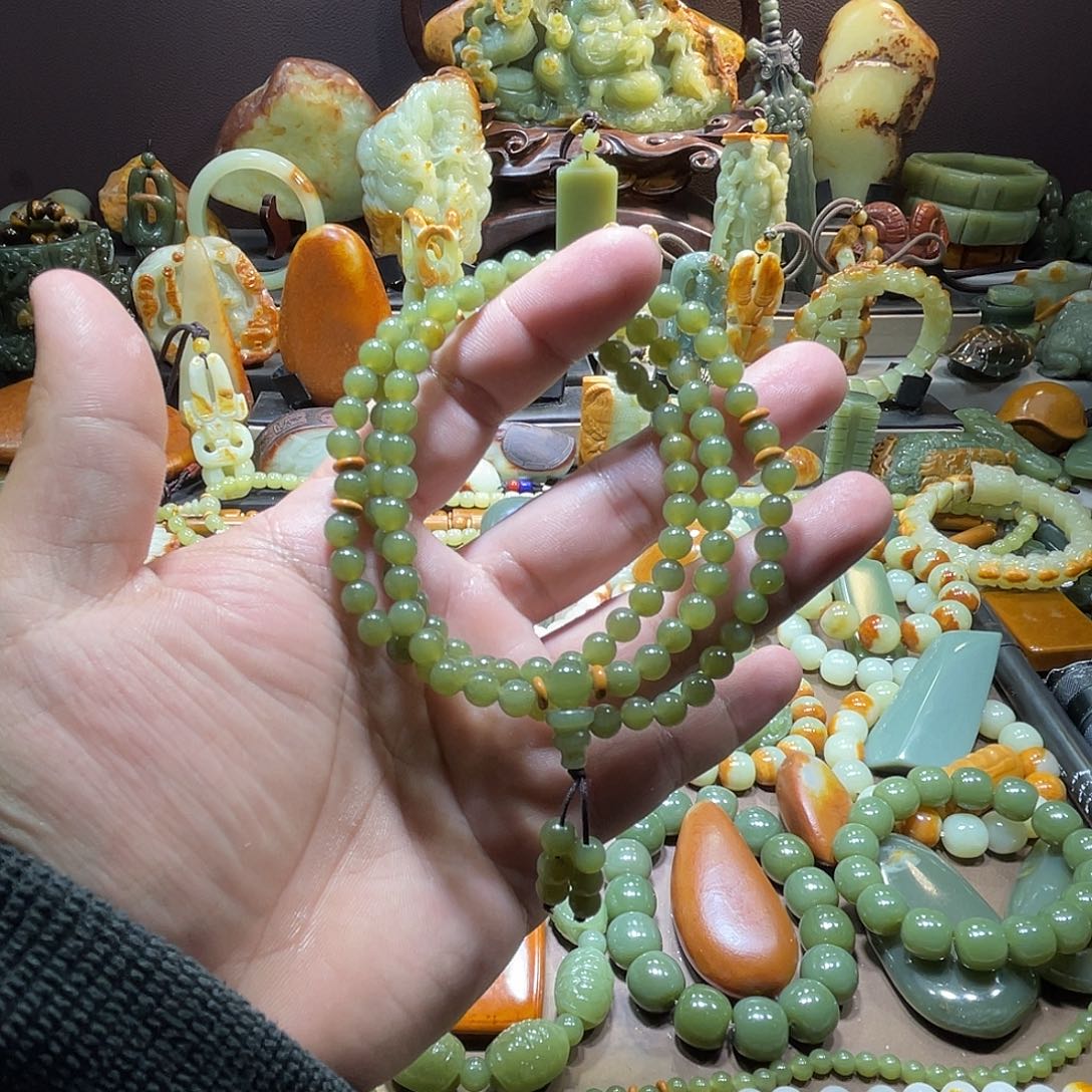 透闪石质玉未镶嵌珠宝奇石