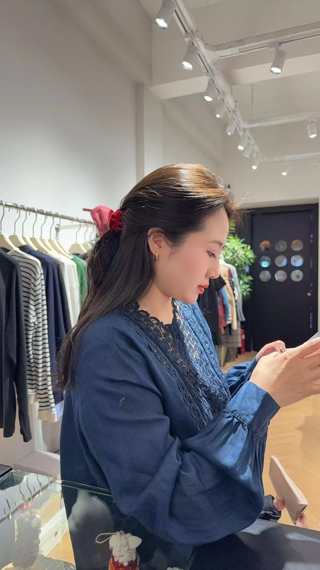 大麦同款蕾丝衬衣（no退换)