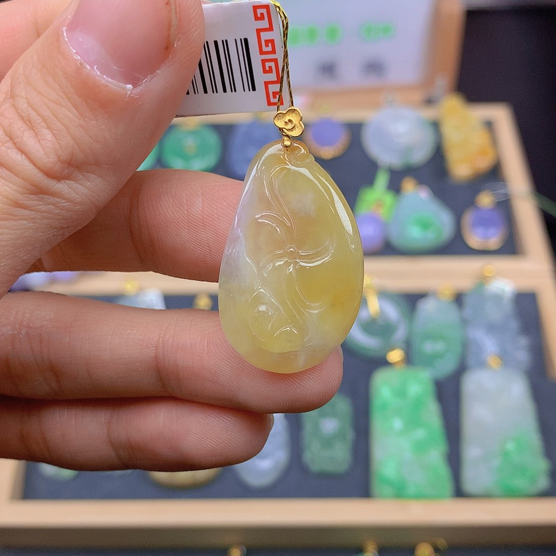 翡翠颈饰18K金镶嵌翡翠