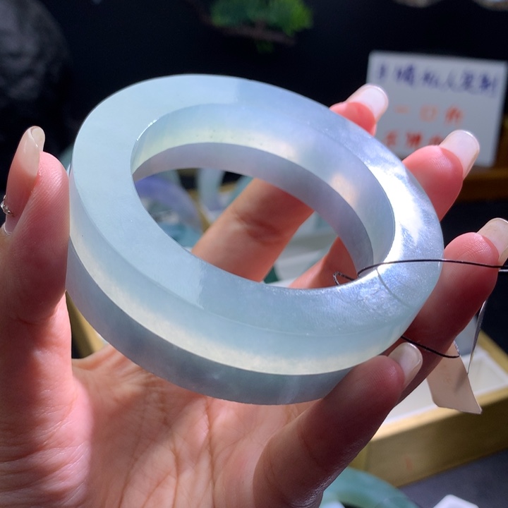 定制翡翠未镶嵌翡翠手镯