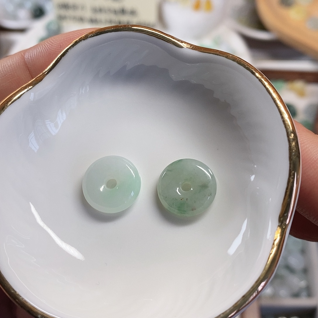 宝***儿翡翠未镶嵌颈饰天然A货