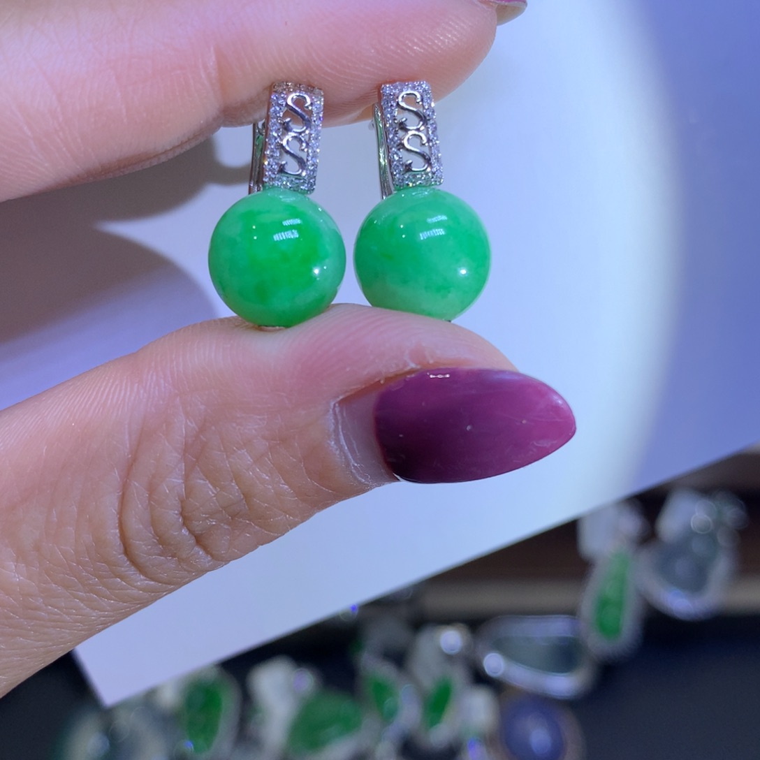 翡翠挂件18K金镶嵌翡翠