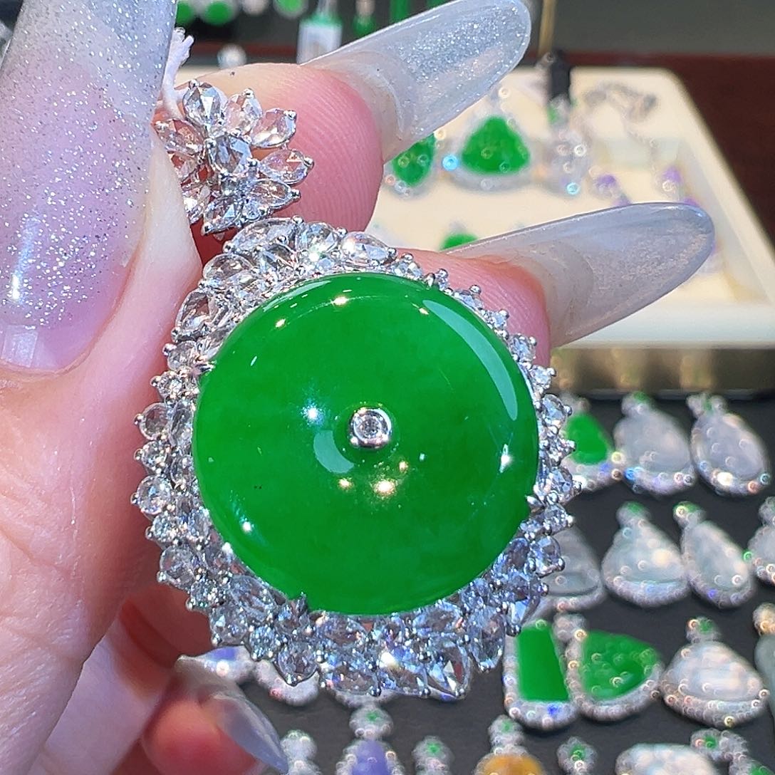 翡翠吊坠(不含链)18K金镶嵌翡翠