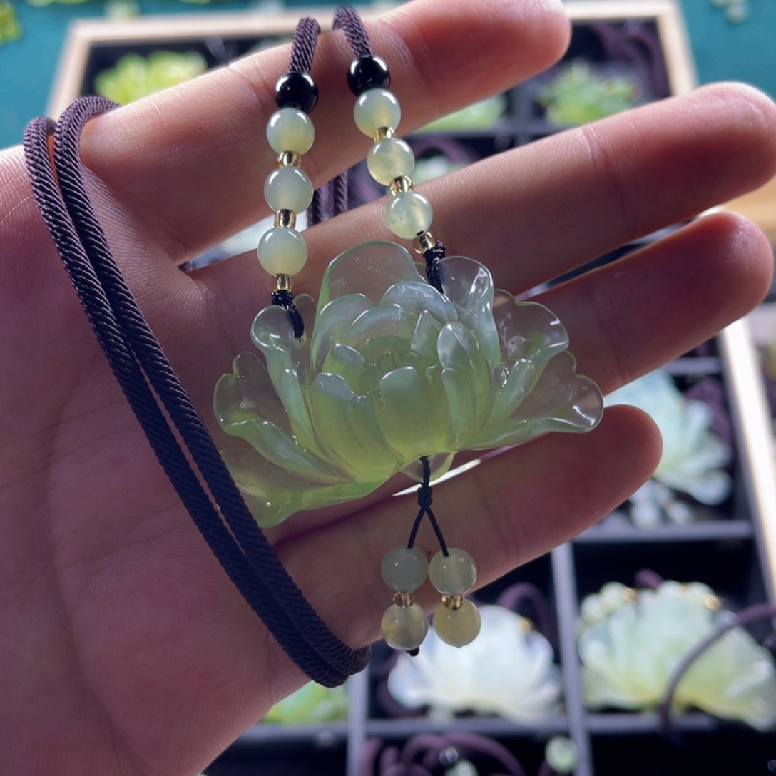 雨***溪未镶嵌蛇纹石玉颈饰
