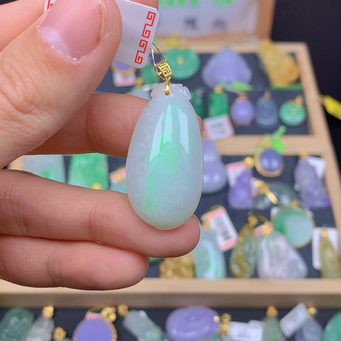 翡翠颈饰18K金镶嵌翡翠