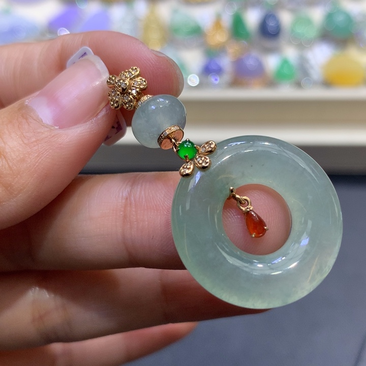 翡翠颈饰18K金镶嵌翡翠