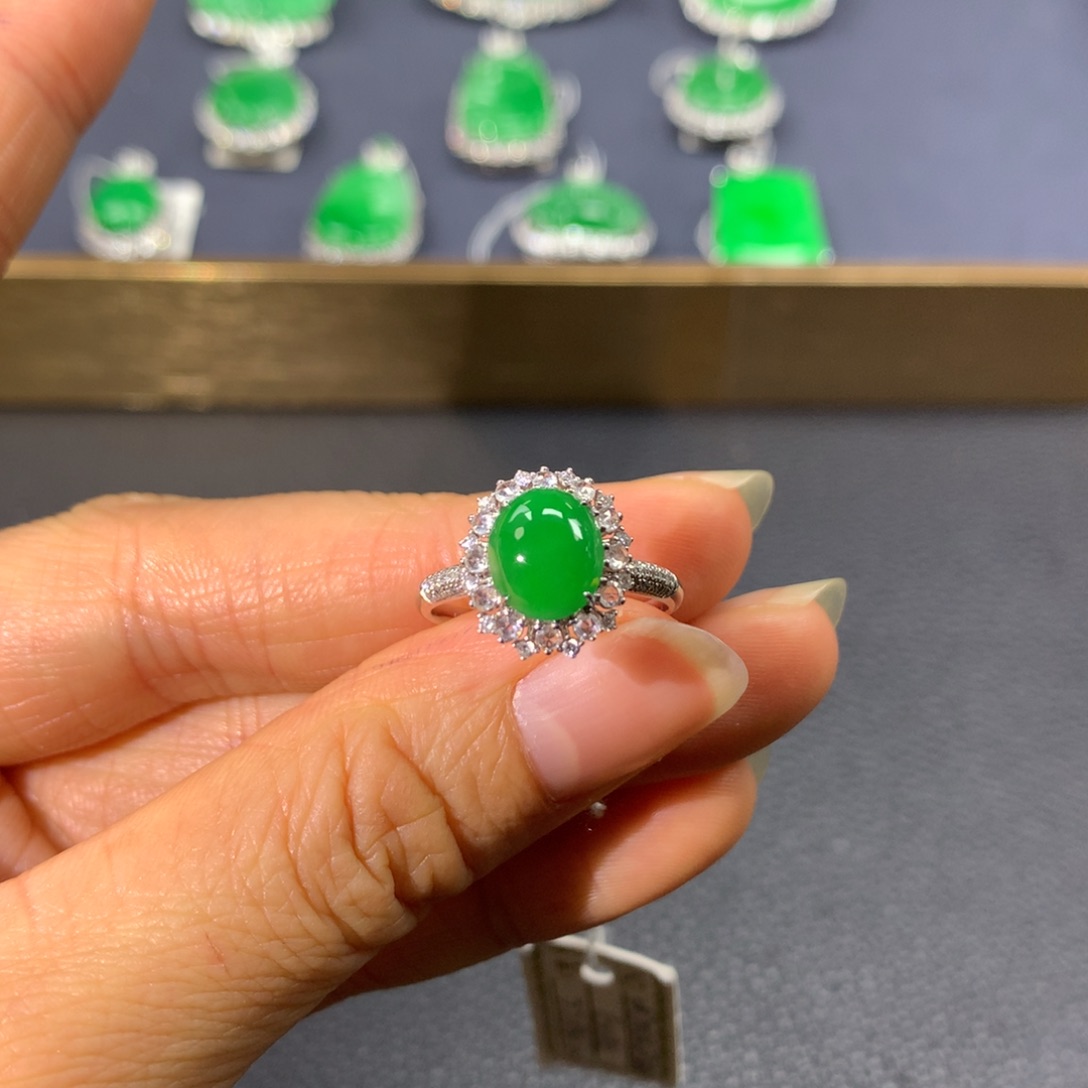 翡翠戒指18K金镶嵌翡翠